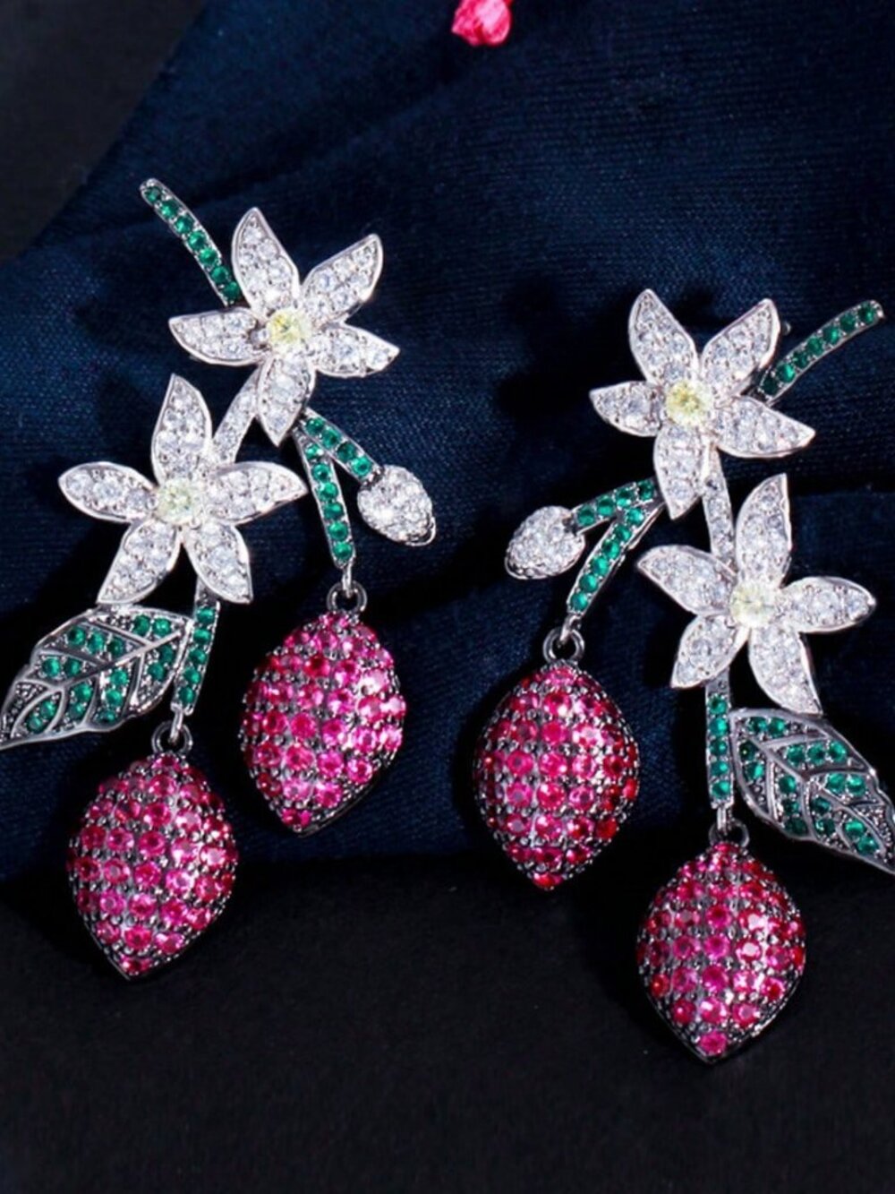 Elegant Women's Sparkling Dangling Drop Flower Leaf Luxury Earrings - Picture 3 of 7